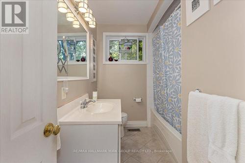 2 Corbett Crescent, Aurora, ON - Indoor Photo Showing Bathroom