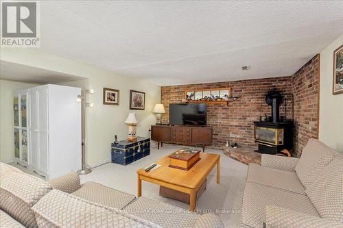 2 Corbett Crescent, Aurora, ON - Indoor Photo Showing Living Room With Fireplace