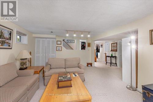 2 Corbett Crescent, Aurora, ON - Indoor