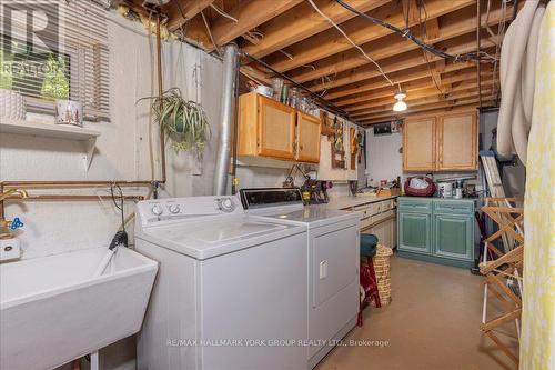 2 Corbett Crescent, Aurora, ON - Indoor Photo Showing Laundry Room