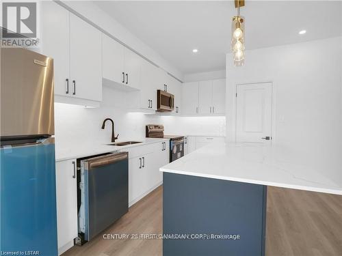 51 - 3900 SAVOY STREET , London South (South V), Ontario N6P 0H9 4