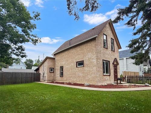428 11Th Street, Brandon, MB - Outdoor