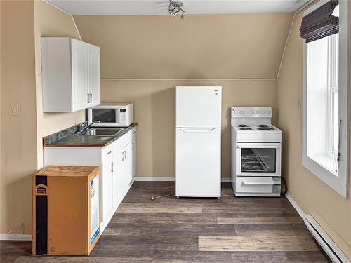 428 11Th Street, Brandon, MB - Indoor Photo Showing Other Room