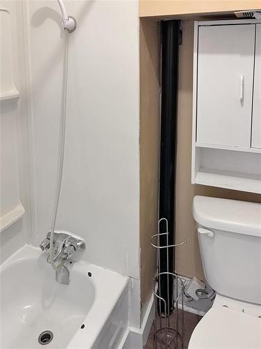 428 11Th Street, Brandon, MB - Indoor Photo Showing Bathroom