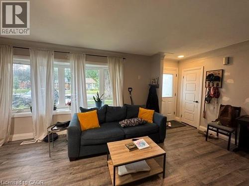 49 Edinburgh Road Unit# Main, Kitchener, ON - Indoor Photo Showing Living Room
