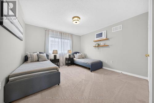 2203 Turnberry Road, Burlington, ON - Indoor Photo Showing Bedroom