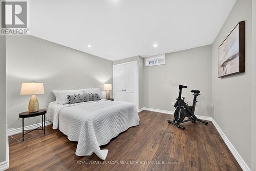 2203 Turnberry Road, Burlington, ON - Indoor Photo Showing Bedroom
