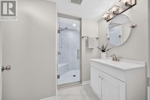 2203 Turnberry Road, Burlington, ON - Indoor Photo Showing Bathroom