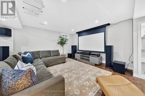 2203 Turnberry Road, Burlington, ON - Indoor Photo Showing Living Room