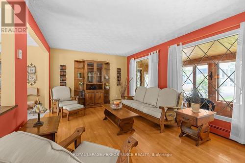 828 Principale Street, Casselman, ON - Indoor Photo Showing Living Room