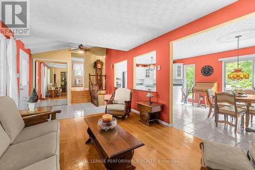 828 Principale Street, Casselman, ON - Indoor Photo Showing Living Room