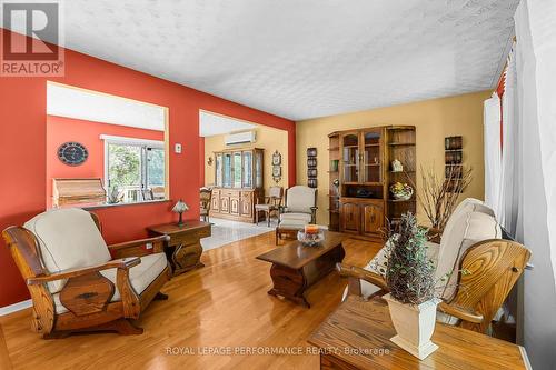 828 Principale Street, Casselman, ON - Indoor Photo Showing Living Room