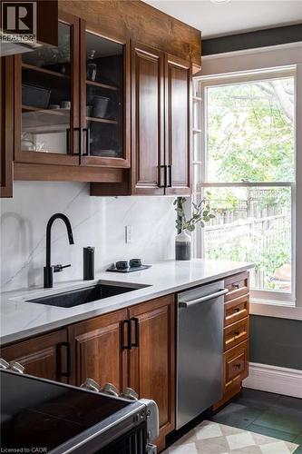435 Dundurn Street S, Hamilton, ON - Indoor Photo Showing Kitchen