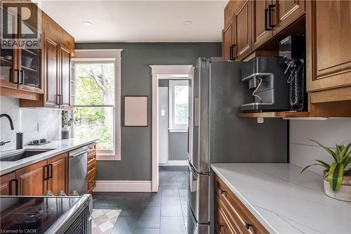 435 Dundurn Street S, Hamilton, ON - Indoor Photo Showing Kitchen