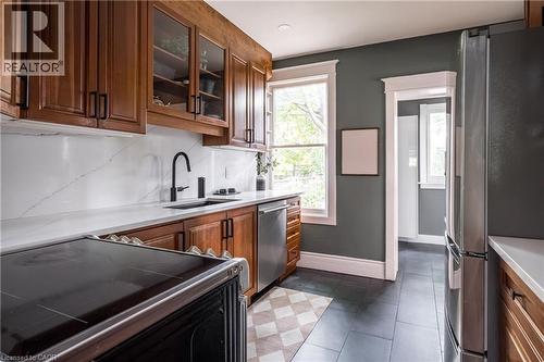 435 Dundurn Street S, Hamilton, ON - Indoor Photo Showing Kitchen