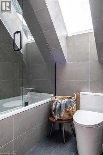 435 Dundurn Street S, Hamilton, ON - Indoor Photo Showing Bathroom
