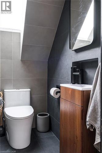 435 Dundurn Street S, Hamilton, ON - Indoor Photo Showing Bathroom