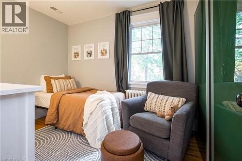 435 Dundurn Street S, Hamilton, ON - Indoor Photo Showing Bedroom