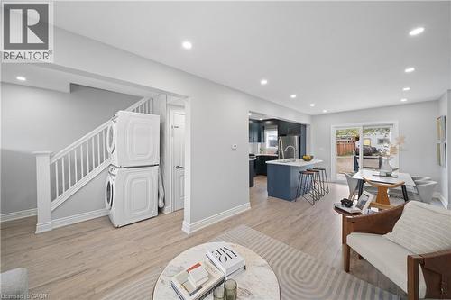 305 Weir Street N, Hamilton, ON - Indoor Photo Showing Living Room