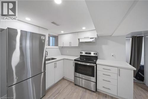 305 Weir Street N, Hamilton, ON - Indoor Photo Showing Kitchen