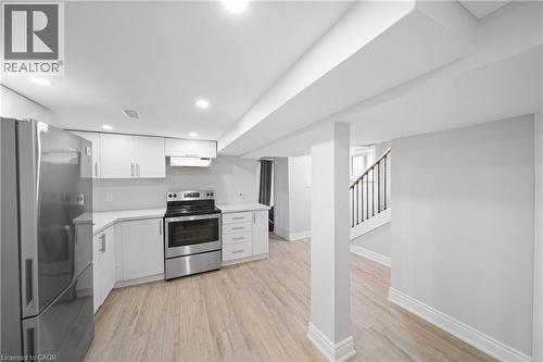 305 Weir Street N, Hamilton, ON - Indoor Photo Showing Kitchen