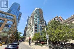 802 - 8 SCOLLARD STREET  Toronto, ON M5R 1M2
