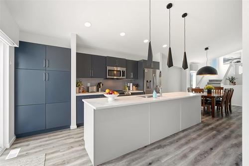 7 George Barone Bay, Winnipeg, MB - Indoor Photo Showing Kitchen With Upgraded Kitchen