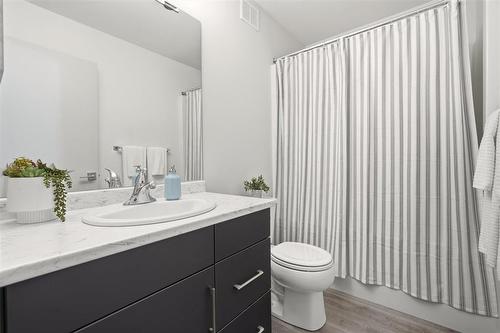 7 George Barone Bay, Winnipeg, MB - Indoor Photo Showing Bathroom