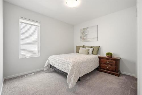 7 George Barone Bay, Winnipeg, MB - Indoor Photo Showing Bedroom