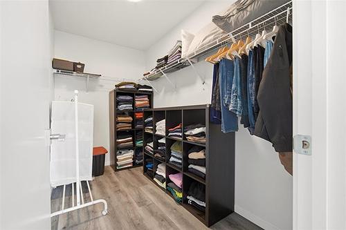 7 George Barone Bay, Winnipeg, MB - Indoor With Storage