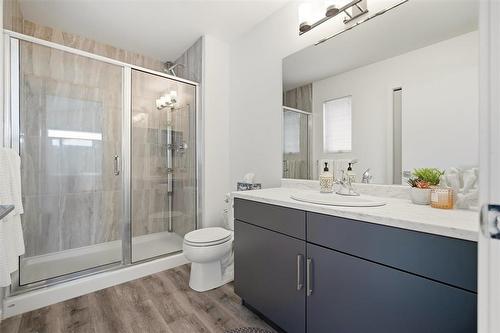 7 George Barone Bay, Winnipeg, MB - Indoor Photo Showing Bathroom