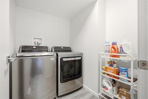 7 George Barone Bay, Winnipeg, MB - Indoor Photo Showing Laundry Room