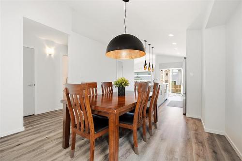 7 George Barone Bay, Winnipeg, MB - Indoor Photo Showing Dining Room