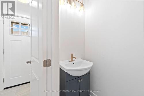 35 Whitcomb Crescent, Smiths Falls, ON - Indoor Photo Showing Bathroom