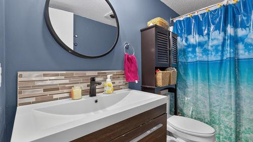 9-3000 Richter Street, Kelowna, BC - Indoor Photo Showing Bathroom