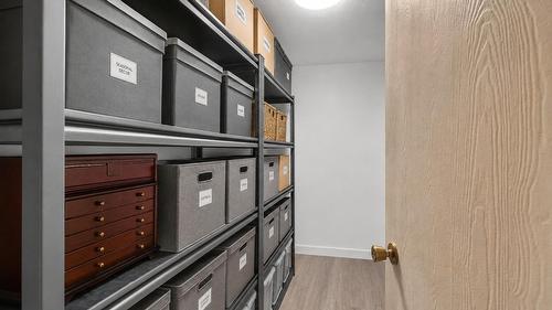 9-3000 Richter Street, Kelowna, BC - Indoor