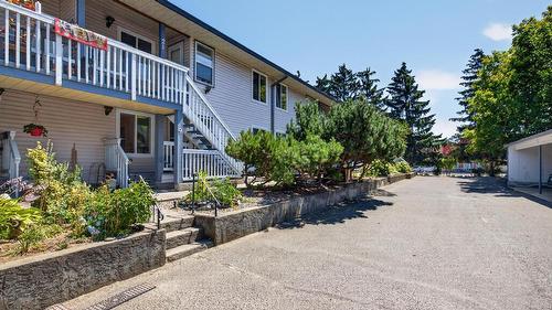 9-3000 Richter Street, Kelowna, BC - Outdoor