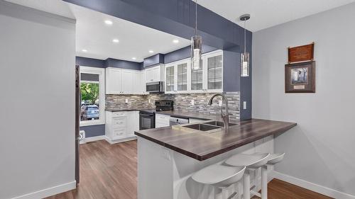 9-3000 Richter Street, Kelowna, BC - Indoor Photo Showing Kitchen With Double Sink With Upgraded Kitchen