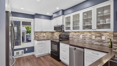 9-3000 Richter Street, Kelowna, BC - Indoor Photo Showing Kitchen With Upgraded Kitchen