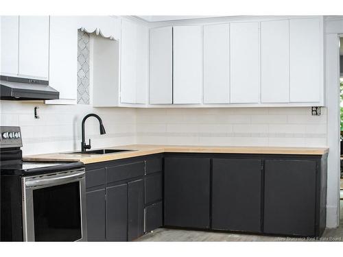 25 Clarendon St, Saint John, NB - Indoor Photo Showing Kitchen