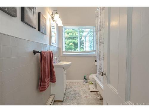 25 Clarendon St, Saint John, NB - Indoor Photo Showing Bathroom