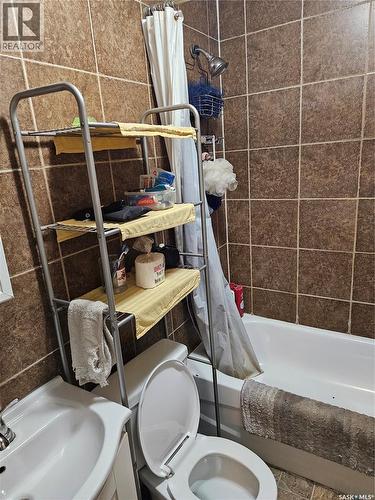 1415 Bond Street, Regina, SK - Indoor Photo Showing Bathroom
