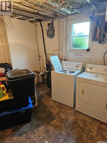 1415 Bond Street, Regina, SK - Indoor Photo Showing Laundry Room