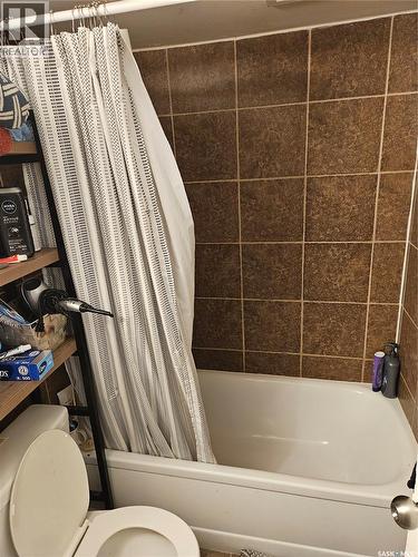 1415 Bond Street, Regina, SK - Indoor Photo Showing Bathroom