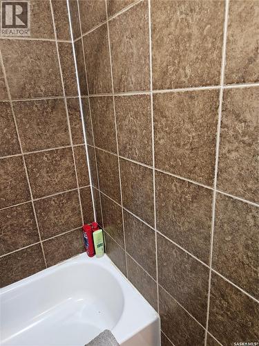 1415 Bond Street, Regina, SK - Indoor Photo Showing Bathroom