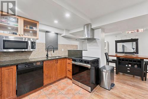 3561 Bertrand Road, Mississauga, ON - Indoor Photo Showing Kitchen