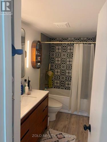 2595 Altadena Court, Mississauga, ON - Indoor Photo Showing Bathroom