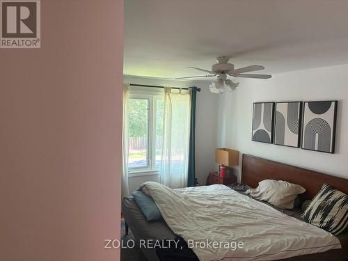 2595 Altadena Court, Mississauga, ON - Indoor Photo Showing Bedroom