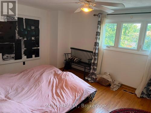 2595 Altadena Court, Mississauga, ON - Indoor Photo Showing Bedroom
