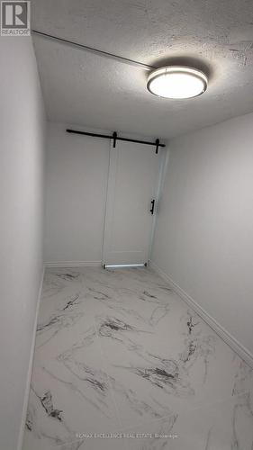 25 GARRATT (ROOM) BOULEVARD , Toronto, Ontario M3K 1S8 3